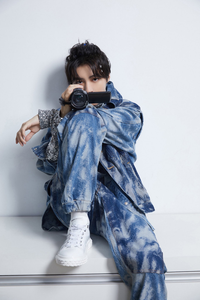 Giáo viên vũ đạo hết lời khen Vương Tuấn Khải dù tuột đường huyết vẫn tiếp tục làm việc Ảnh 19