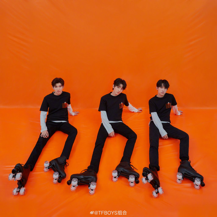 Giáo viên vũ đạo hết lời khen Vương Tuấn Khải dù tuột đường huyết vẫn tiếp tục làm việc Ảnh 4