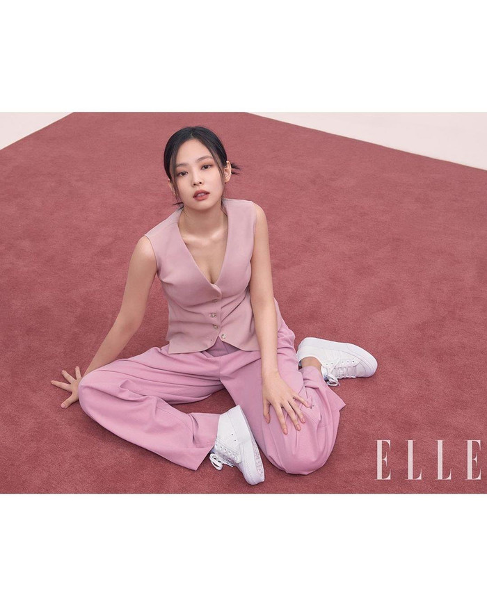 Hình ảnh Jennie chụp hình thời trang cho tạp chí Elle Korea tháng 9 vừa qua 