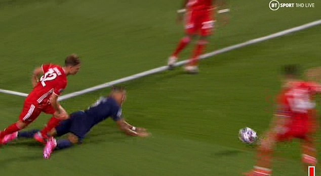 Fan PSG phẫn nộ, chỉ trích VAR bỏ lỡ penalty cho Mbappe Ảnh 4