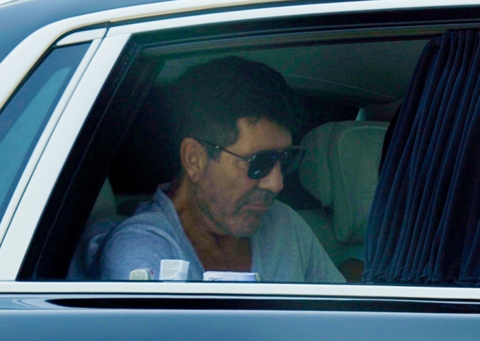 Trông anh có vẻ mệt mỏi và không mấy thoải mái.