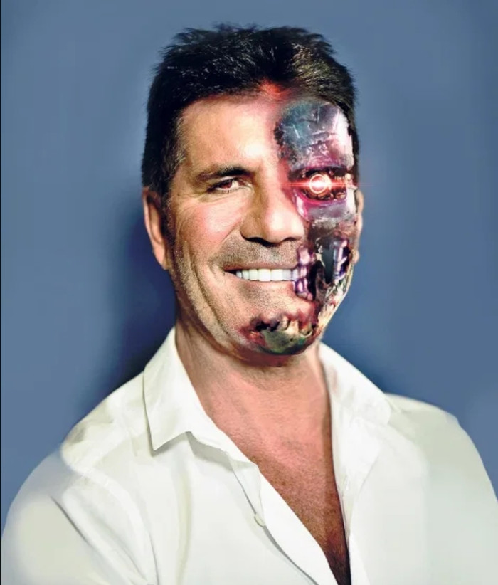 Bạn bè đùa rằng Simon giống kẻ hủy diệt vì phải gắn thêm kim loại vào cơ thể.