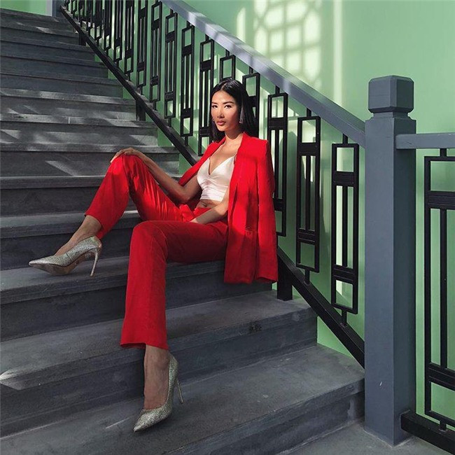 Cả Thanh Hằng, Hoàng Thùy đều ưu ái kiểu mặc này. 