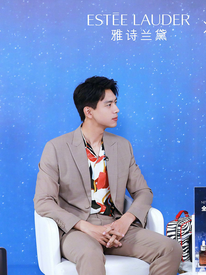 Lý Hiện trêu fan vì tự lực gánh sinh trong thời gian mình 'vắng nhà' trước thềm Thất Tịch Ảnh 8