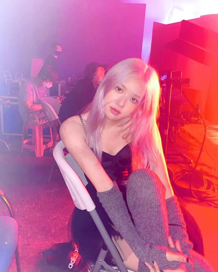 Đào mộ loạt ảnh hậu trường gây thương nhớ của Rosé (BLACKPINK) trong 'How You Like That' Ảnh 5