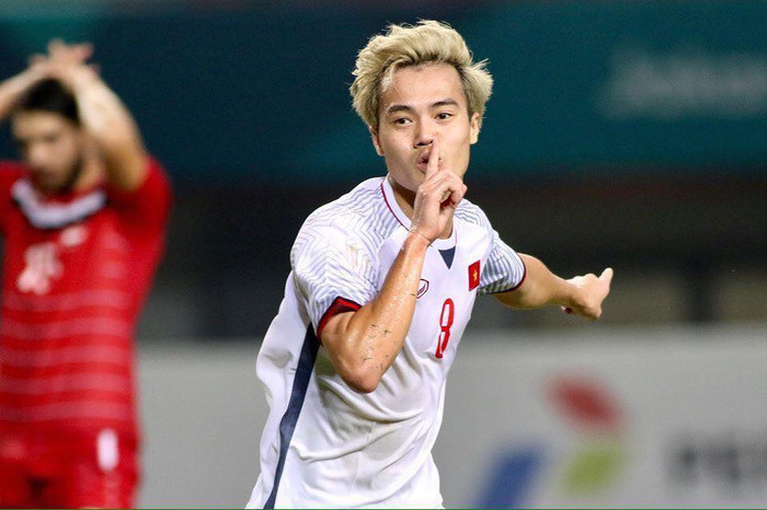 Văn Toàn bán đấu giá áo được 300 triệu đồng Ảnh 4