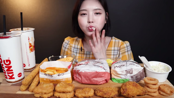 Nữ Vlogger cũng đăng tải video chưa qua chỉnh sửa nhằm khẳng định bản thân mình không hề gian dối. (Ảnh: 문복희)