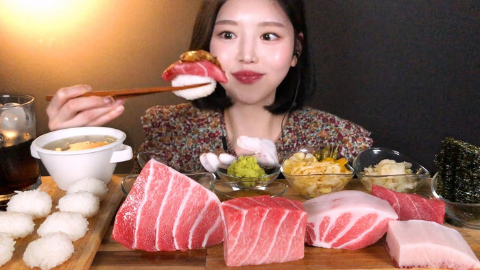 Vào đầu tháng 8, nữ vlogger sở hữu kênh YouTube với hơn 4 triệu đăng ký này bất ngờ bị cáo buộc lừa dối người xem. (Ảnh: 문복희)