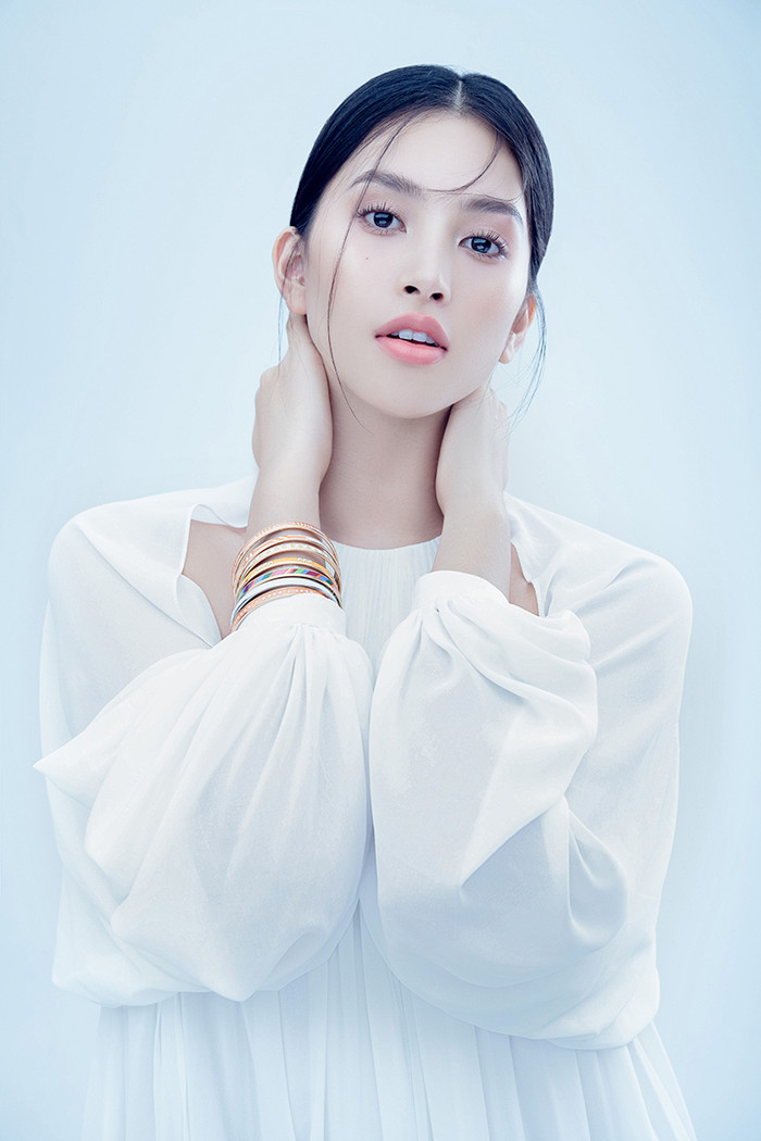 Rạng rỡ đón tuổi 20, Hoa hậu Tiểu Vy hạnh phúc khoe căn phòng ngập tràn hoa Ảnh 9