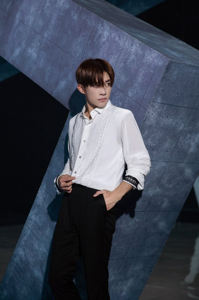 Dịch Dương Thiên Tỉ: Không chỉ thành công trong vai trò ca sĩ, diễn viên mà còn lấy được sự tín nhiệm của nhiều nhãn hàng Ảnh 11