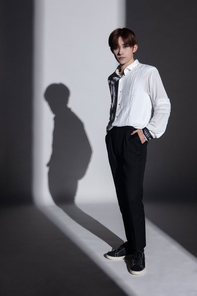 Dịch Dương Thiên Tỉ: Không chỉ thành công trong vai trò ca sĩ, diễn viên mà còn lấy được sự tín nhiệm của nhiều nhãn hàng Ảnh 14