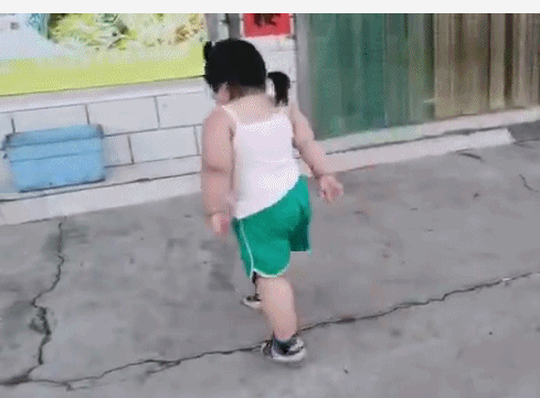 Peggy đi như sắp ngã nhưng không thể dừng lại được.&nbsp;