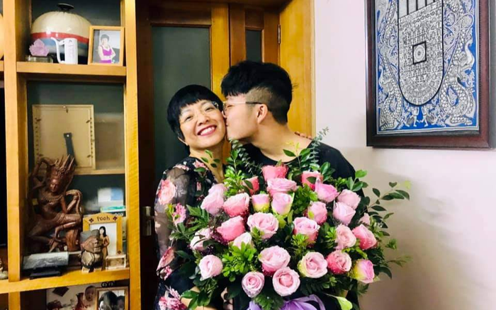 Con trai MC Thảo Vân lại khiến người hâm mộ xúc động trước hành động này dành cho mẹ Ảnh 2