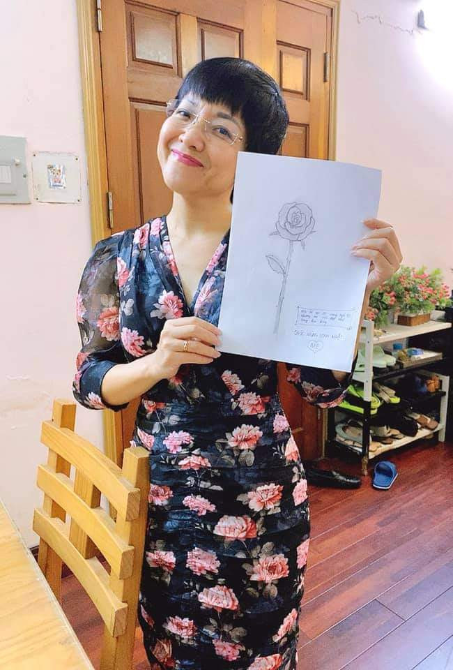 Nữ MC hạnh phúc khi nhận được món quà đặc biệt của con trai