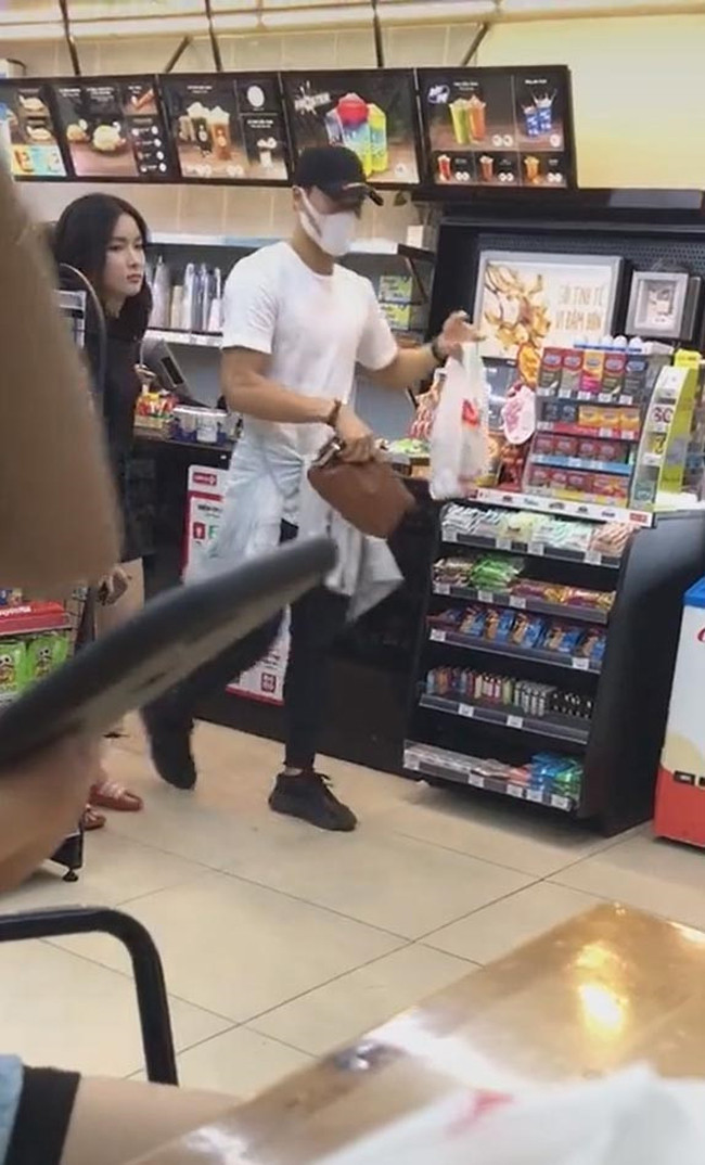 'Đọ' nhan sắc các 'bóng hồng' của thủ môn Bùi Tiến Dũng Ảnh 9