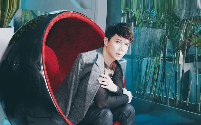 Phòng khách tràn ngập cây xanh và ánh sáng trong căn hộ 70 tỷ của Nathan Lee Ảnh 2