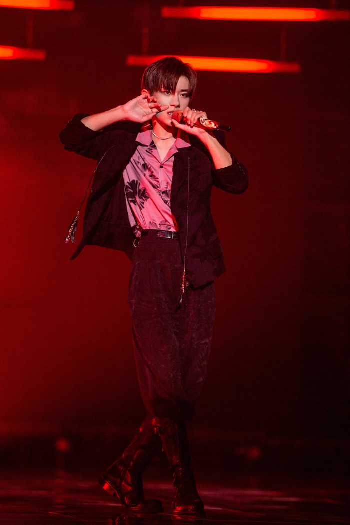 Tạo hình của Dịch Dương Thiên Tỉ trong phim mới và 'Em của thời niên thiếu' có giống nhau hay không? Ảnh 5