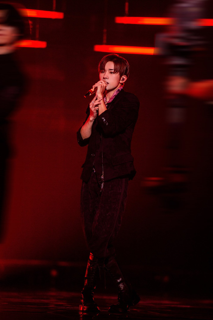 Tạo hình của Dịch Dương Thiên Tỉ trong phim mới và 'Em của thời niên thiếu' có giống nhau hay không? Ảnh 6