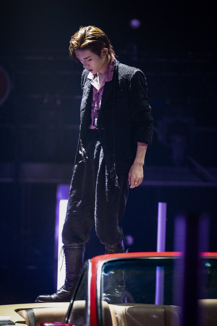 Tạo hình của Dịch Dương Thiên Tỉ trong phim mới và 'Em của thời niên thiếu' có giống nhau hay không? Ảnh 8