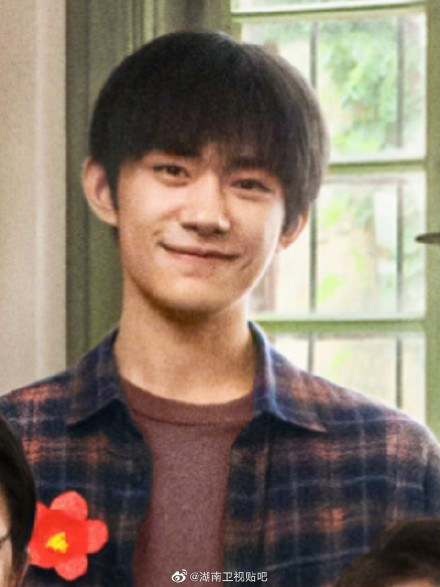 Tạo hình nhân vật của Dịch Dương Thiên Tỉ trong Tặng người đóa hoa đỏ nhỏ