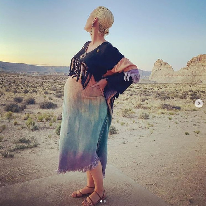 Than con gái trong bụng hơn 10 tháng không chịu ra đời, Katy Perry bị fan trêu chọc: Đúng là 'mẹ nào con nấy' Ảnh 6