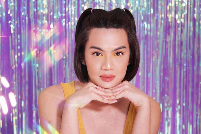 Đặc biệt, nói đến Đào Bá Lộc chắc chắn không thể bỏ qua những tấm ảnh khoe kĩ nghệ trang điểm cực kỳ điêu luyện. 