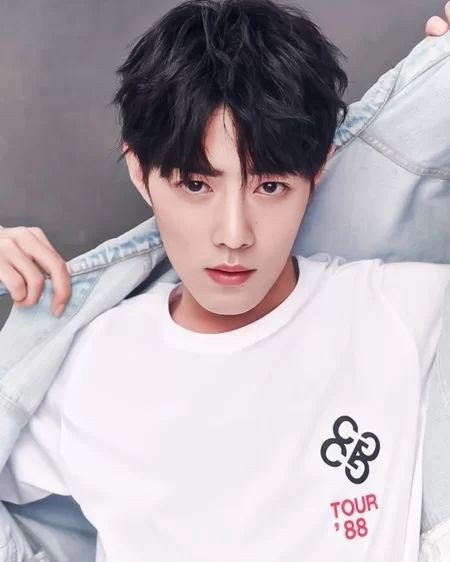 Studio Tiêu Chiến đăng ảnh cực đẹp ngày Thất tịch, xóa tin tin đồn kém sắc gần đây Ảnh 7