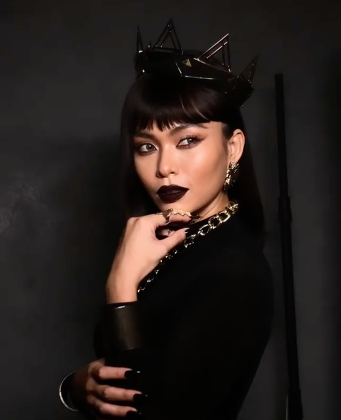 Á hậu Mâu Thủy đẹp ma mị trong concept ảnh 'nữ vương quyền lực'.