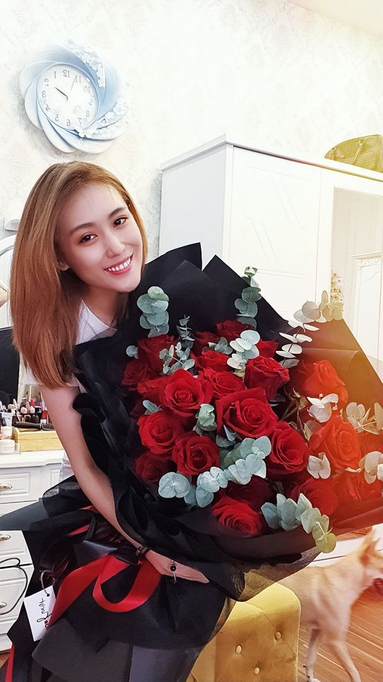 Hoa hậu Phan Hoàng Kim: 'Nghệ sĩ thường phải uống thuốc an thần để giảm áp lực từ dư luận' Ảnh 6