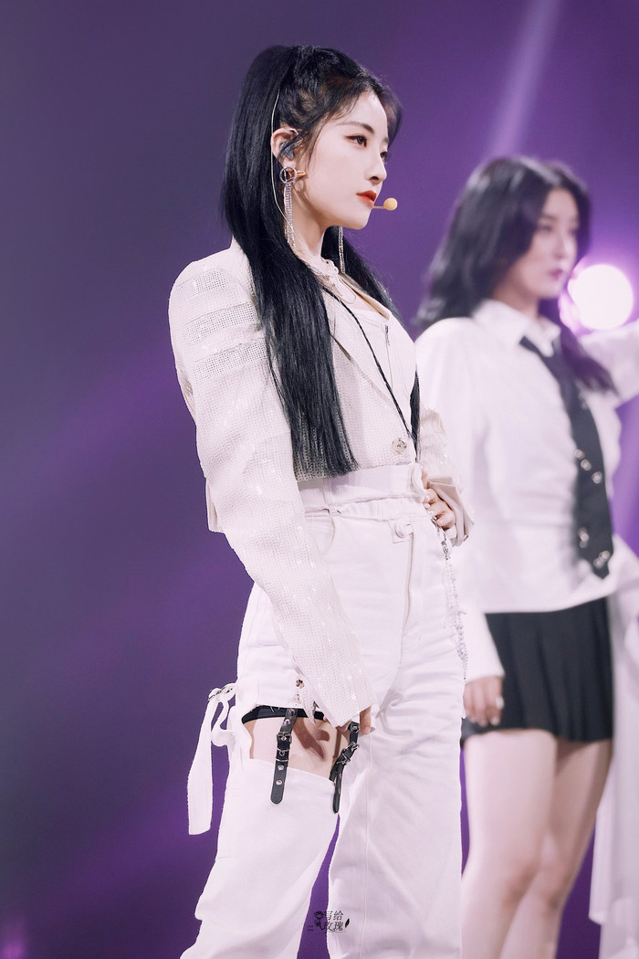 Dụ Ngôn (The9) bị tên 'sói đội lốt cừu' sàm sỡ vòng một ngay nơi công cộng Ảnh 8