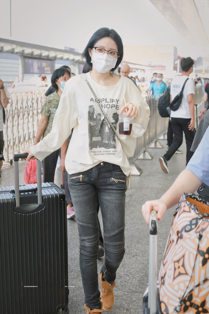 Dụ Ngôn (The9) bị tên 'sói đội lốt cừu' sàm sỡ vòng một ngay nơi công cộng Ảnh 14