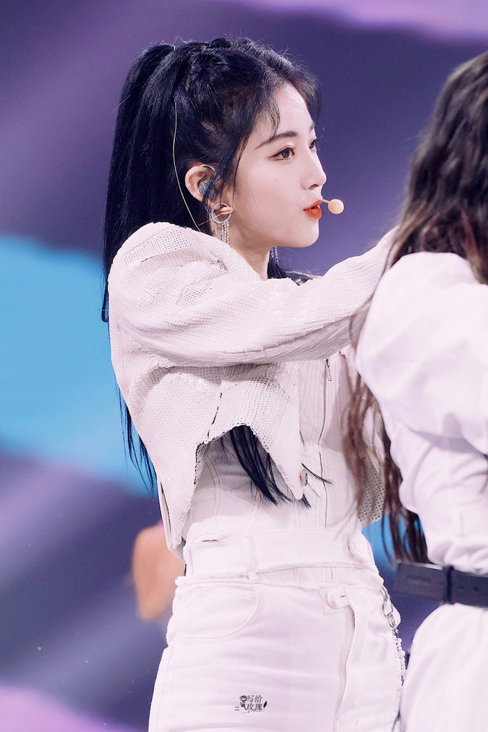 Dụ Ngôn (The9) bị tên 'sói đội lốt cừu' sàm sỡ vòng một ngay nơi công cộng Ảnh 9