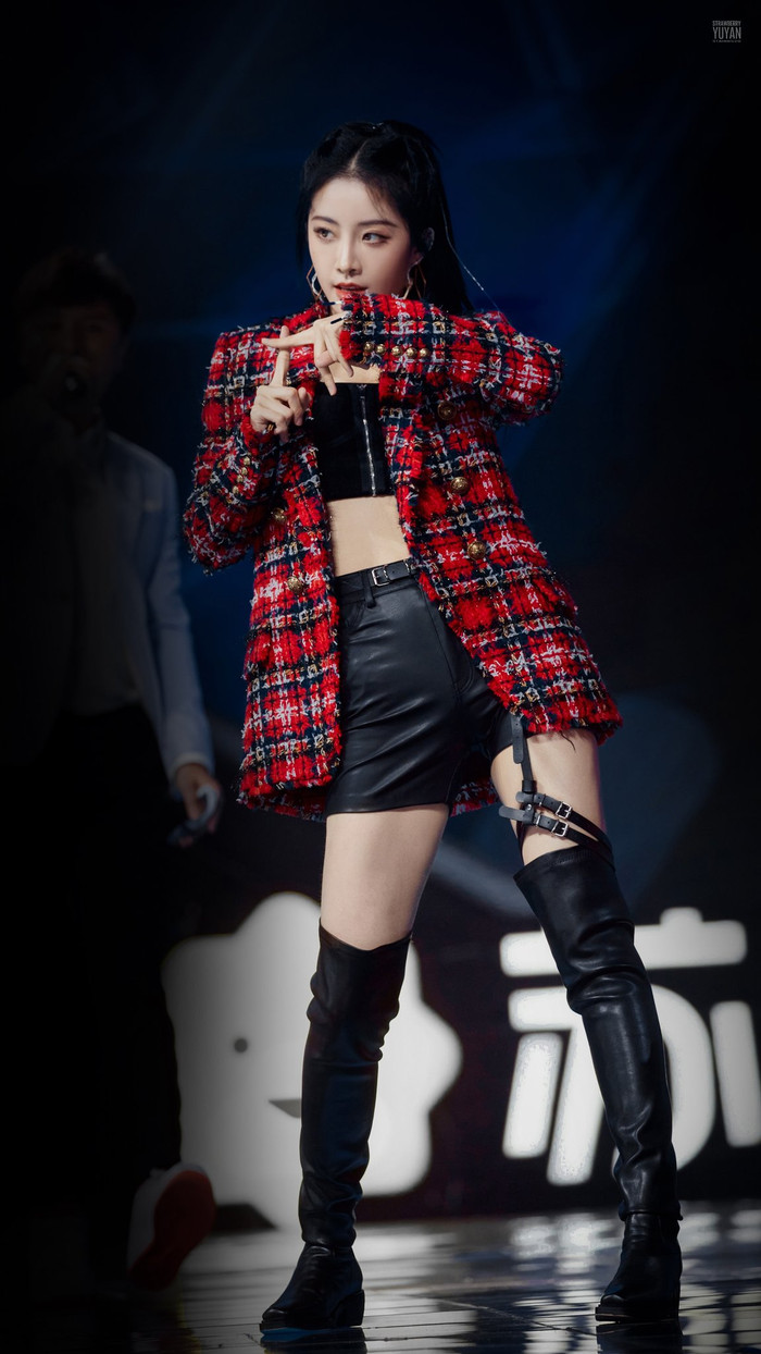 Dụ Ngôn (The9) bị tên 'sói đội lốt cừu' sàm sỡ vòng một ngay nơi công cộng Ảnh 16