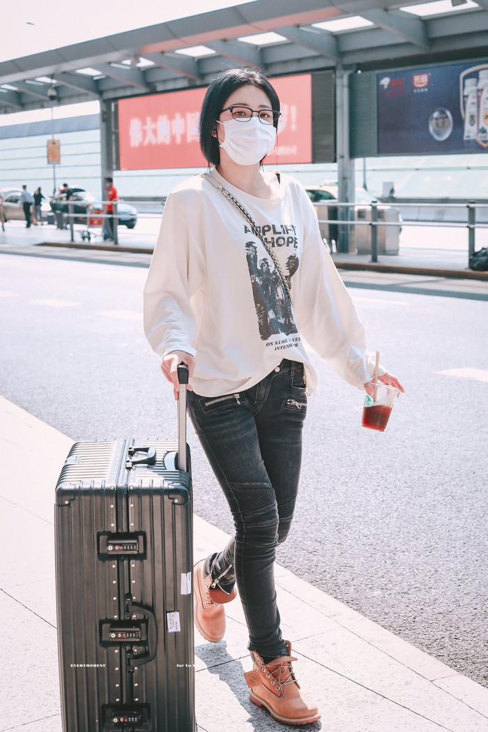 Dụ Ngôn (The9) bị tên 'sói đội lốt cừu' sàm sỡ vòng một ngay nơi công cộng Ảnh 12