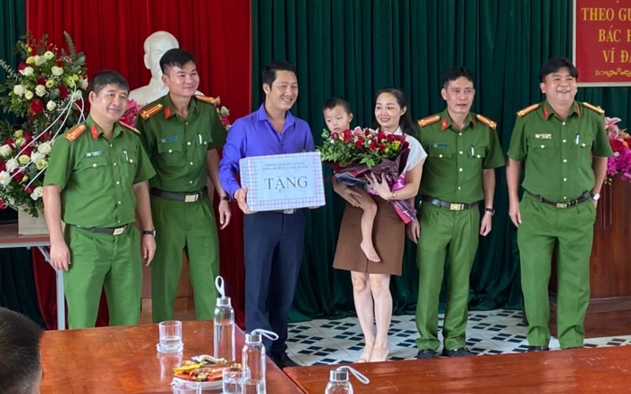 Gia đình bé trai 2,5 tuổi bị bắt cóc gửi lời cảm ơn công an: 'Đây là chiến công rất lớn các anh dành cho gia đình tôi, cho nhân dân cả nước' Ảnh 2