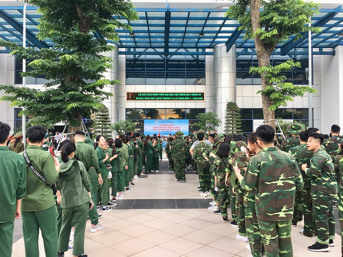 Hình ảnh sinh viên K60 ĐH Kinh tế Quốc dân trong lễ ra quân kỳ học An ninh Quốc phòng – đợt 1 năm 2019. Ảnh: ĐH Kinh tế Quốc dân