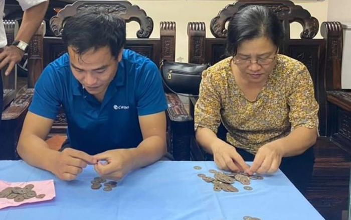 Một hộ dân phát hiện gần 100kg tiền cổ khi đào móng nhà Ảnh 2