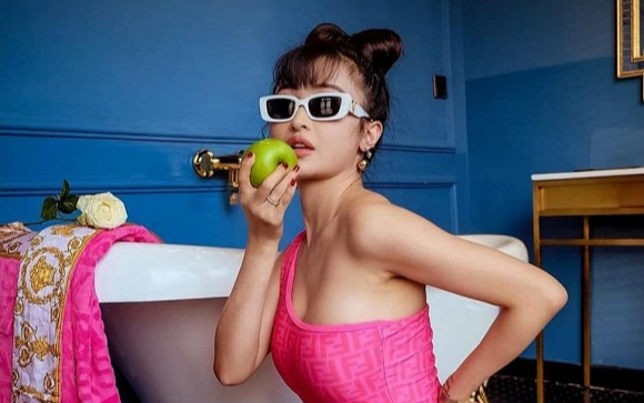 Khoe thân hình 'nóng bỏng' cùng đồ bơi, vợ hai Minh Nhựa khiến nhiều người bất ngờ vì điều này Ảnh 2