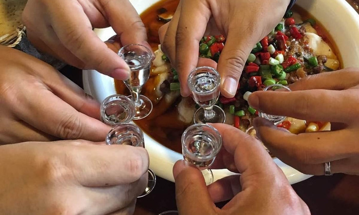 Yang đã từ chối chúc rượu sếp vì 10 năm nay anh không hề uống rượu.