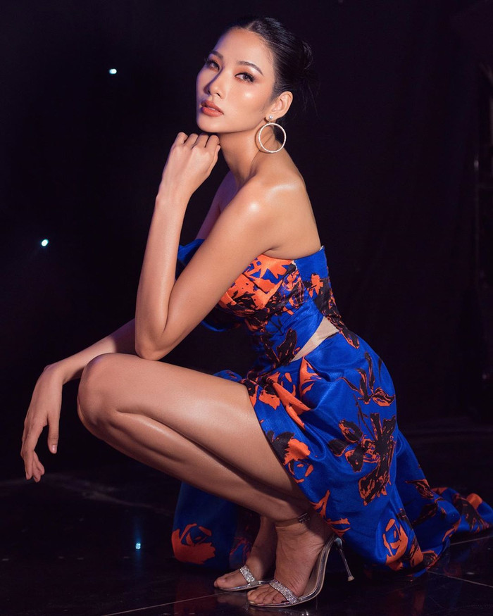 Á hậu Hoàng Thùy đẹp thần thái trong khoảnh khắc hậu trường.
