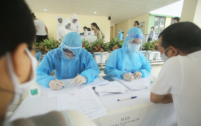 Hà Nam, Hải Phòng khẩn trương rà soát cách ly trường hợp tiếp xúc với hai nam sinh nhiễm COVID-19 sau khi bay sang Hàn Quốc Ảnh 2