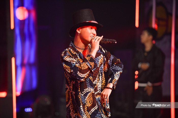 Weeza King Of Rap: Chưa có người yêu vẫn ghi điểm với bản Rap ghen tuông, phải mặc đẹp mới có tinh thần hát tốt Ảnh 6