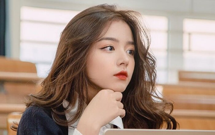 Nữ sinh ĐH Kinh tế Quốc dân gây 'sốt' với bức ảnh thẻ cực xinh đẹp, soi profile hóa ra là gương mặt quen thuộc! Ảnh 6