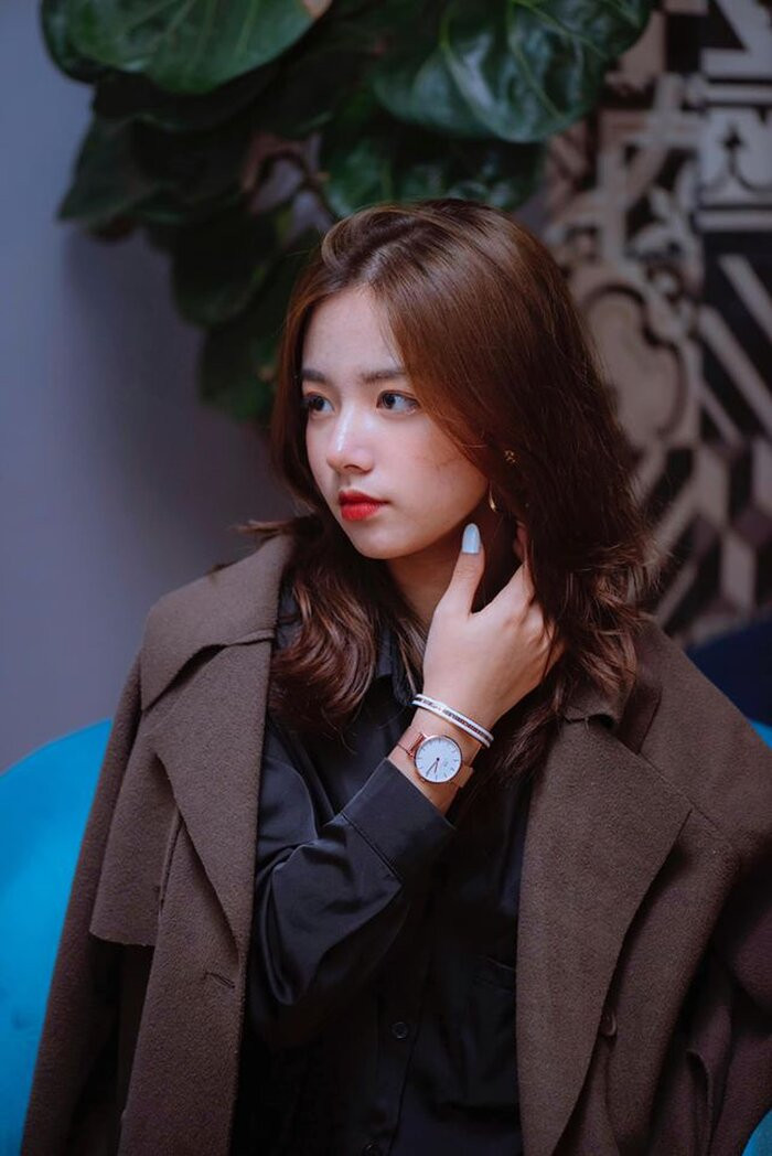 Nữ sinh ĐH Kinh tế Quốc dân gây 'sốt' với bức ảnh thẻ cực xinh đẹp, soi profile hóa ra là gương mặt quen thuộc! Ảnh 9