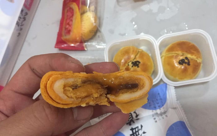 Hơn 10 tấn bánh trung thu nhân trứng muối, trà sữa được giới trẻ ưa thích nhập lậu về nước, chuẩn bị 'tuồn' đến các nhà hàng bị bắt giữ Ảnh 2