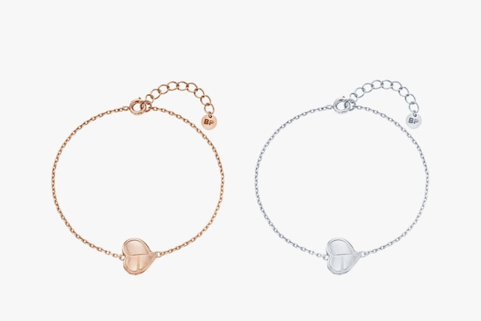 Fans hâm mộ phát sốt với bộ sưu tập phụ kiện siêu xinh xắn của BLACKPINK Ảnh 14