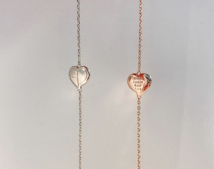 Fans hâm mộ phát sốt với bộ sưu tập phụ kiện siêu xinh xắn của BLACKPINK Ảnh 15