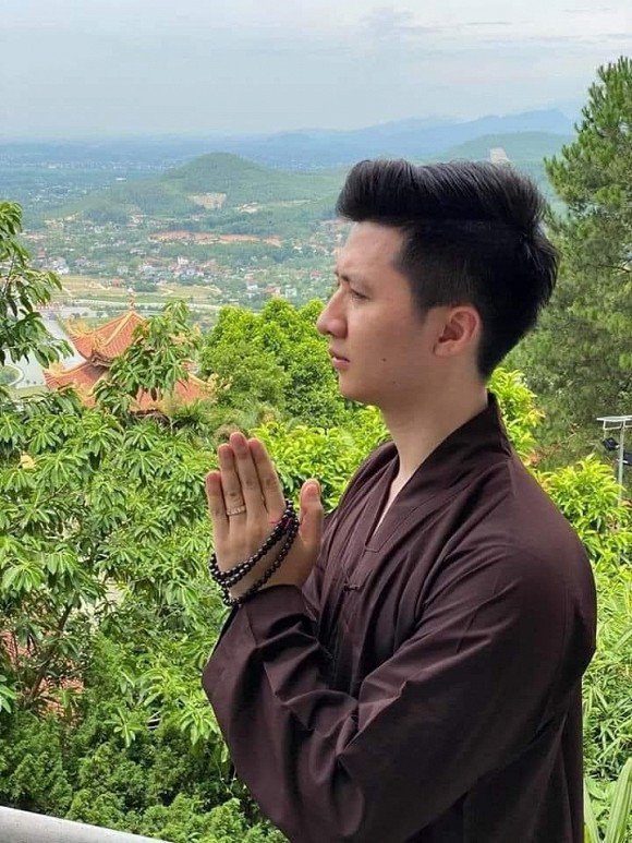 Sau scandal ngoại tình, chồng cũ Âu Hà My nương nhờ cửa Phật Ảnh 2