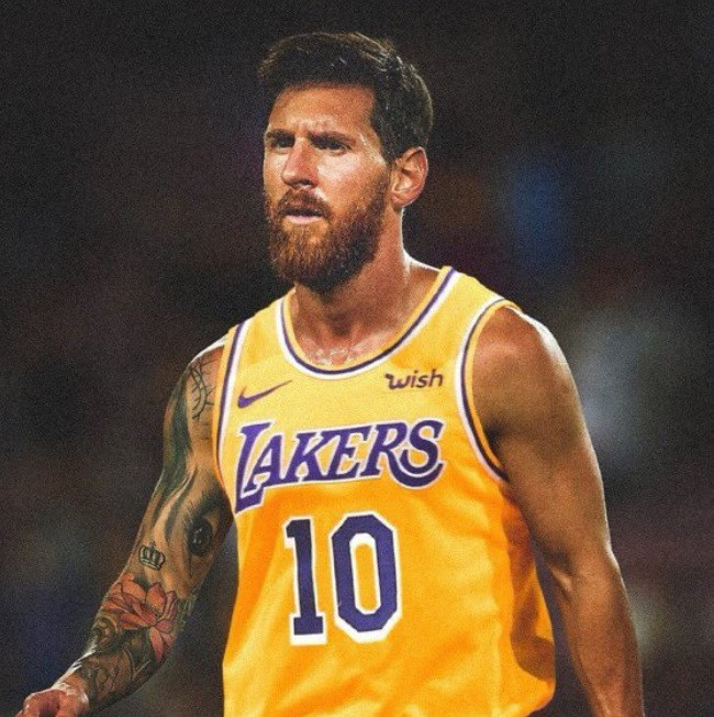 Chế ảnh Messi chơi bóng rổ có vẻ hơi quá đáng rồi! Ai cũng biết Messi chỉ cao có 1m70 thôi mà.