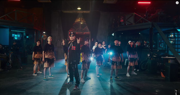 Chất chơi như LK: Mang từ mentor Lil' Shady đến loạt thí sinh King of Rap vào MV 'Hà Nội xịn' Ảnh 3